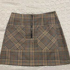 Hard to tell the colors in this picture but beautiful shirt. Never been worn.